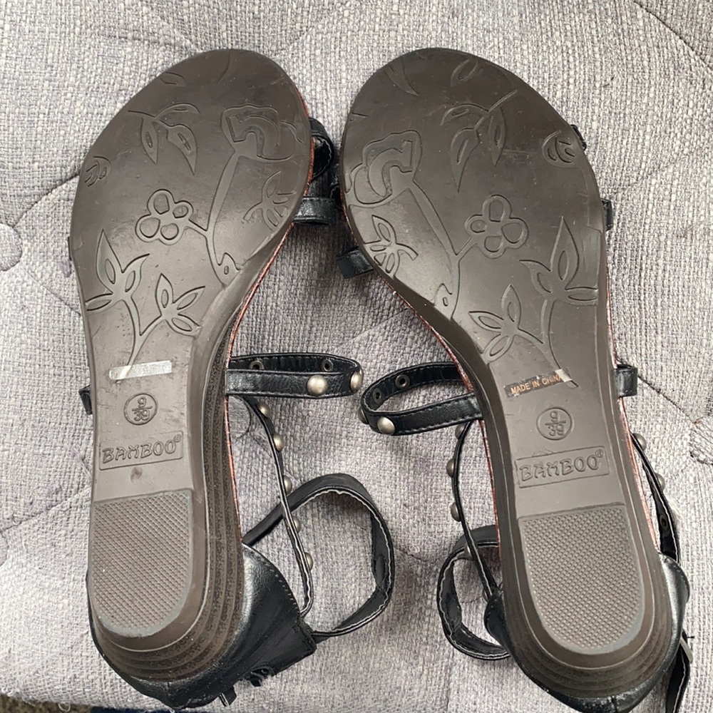 Bamboo size nine latte faux leather studded gladiator style sandals summer - Picture 7 of 9